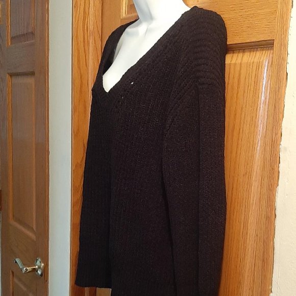 Very Soft Comfy Sweater. - Picture 3 of 3